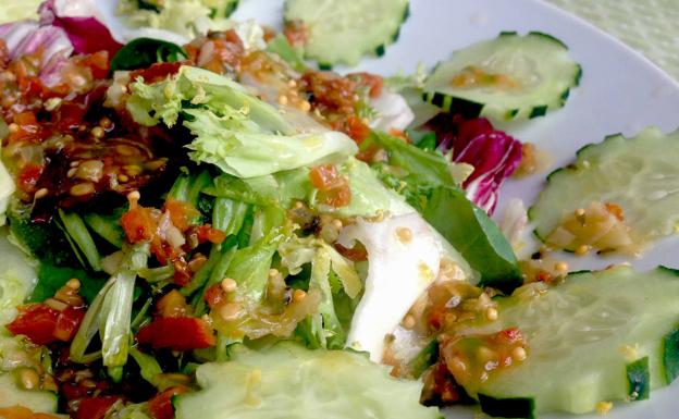 Ensalada de pepino y tomates secos