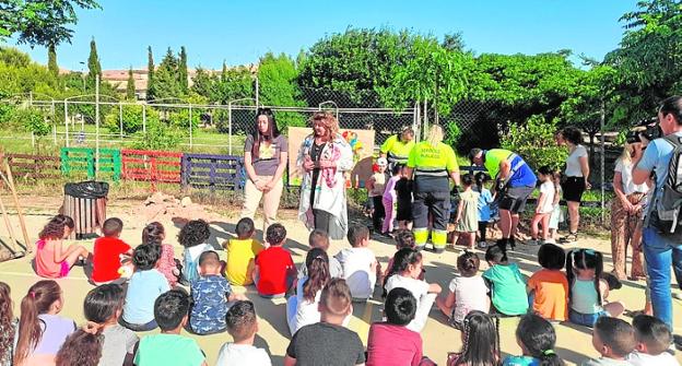 Plantación de 9 árboles en el CEIP Severo Ochoa en San Javier