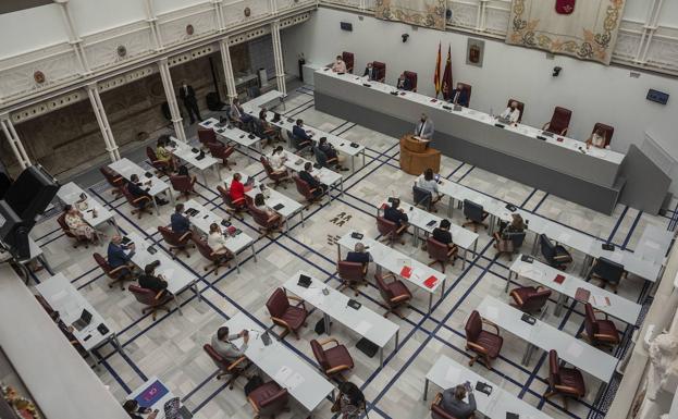 La Comunidad invita al final a todos los diputados de la Asamblea al acto institucional del Día de la Región de Murcia