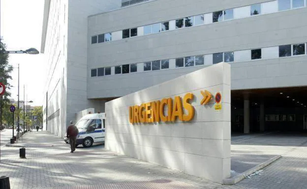 Emergency door of the Reina Sofía hospital in Murcia in a file photo.