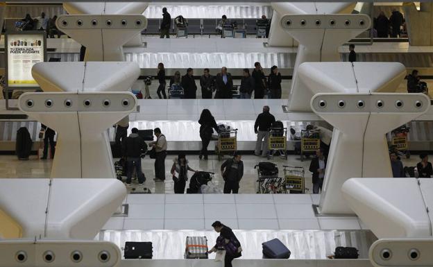 Qué debes hacer para ser el primero en recoger su maleta facturada en el aeropuerto