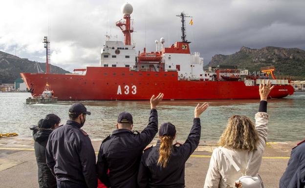 Recala en Barcelona el buque 'Hespérides' para relevar al personal tras seis meses de expedición