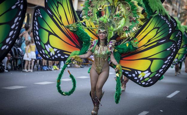 Carnaval a plena luz del día en Cartagena