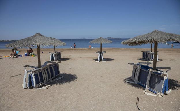 Vota tu playa favorita de la Región de Murcia y entra en el sorteo de tres botellas de vino Juan Gil