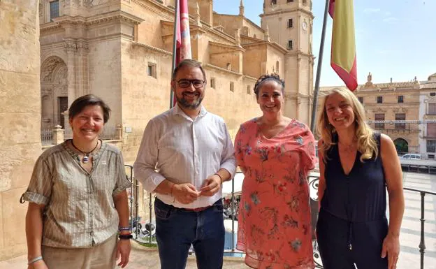 The mayor with the councilors of Social Services, Diversity and Historical Heritage during the presentation of the new projects that will be financed with European funds.
