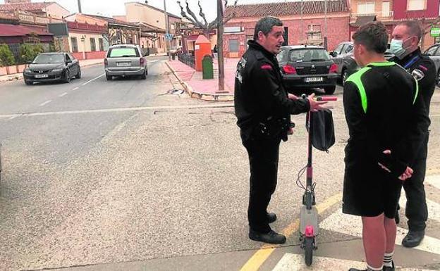 Diecinueve multas en medio año por circular en patinete por zonas peatonales de Cartagena