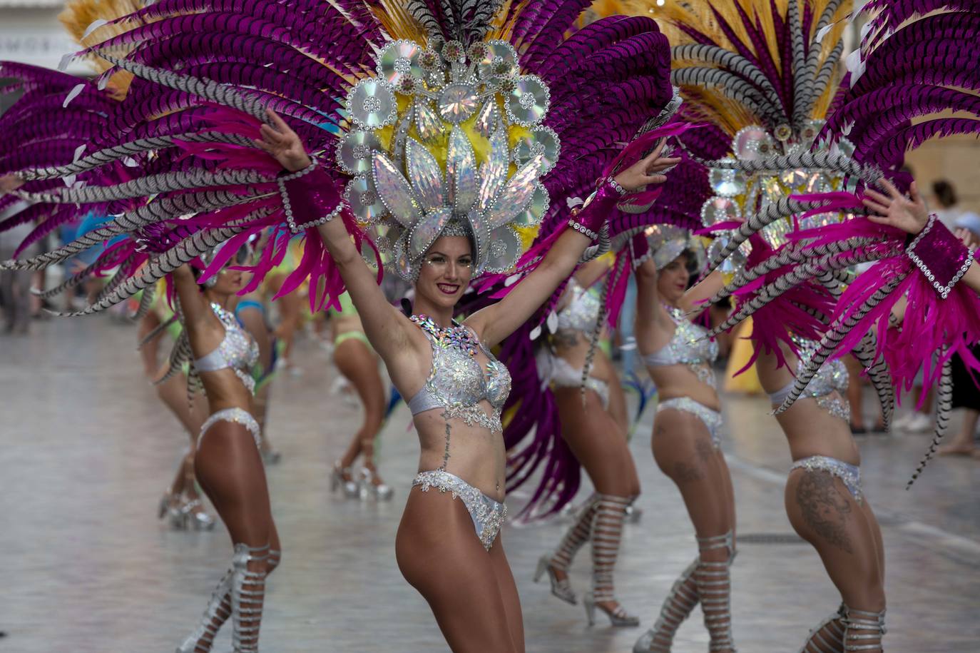 El pasacalles despide el Carnaval en Cartagena
