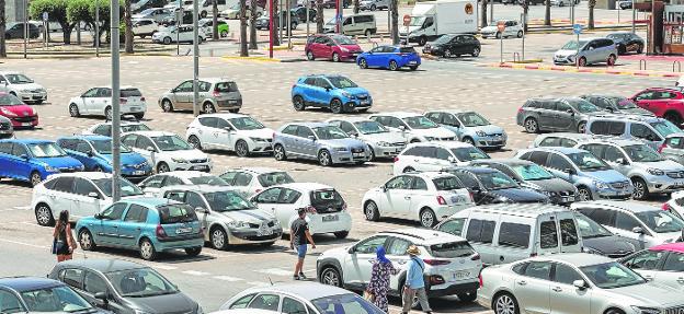 View of the outdoor parking lot of Parque Mediterráneo, an area of ​​the Cabezo Beaza industrial estate identified by the Local Police as the main black spot in the municipality by number of accidents in 2021. 