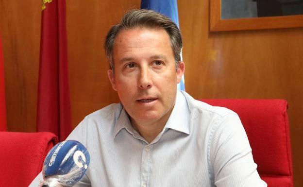Gil acusa al PSOE de convertir Lorca en «una ciudad dormitorio»