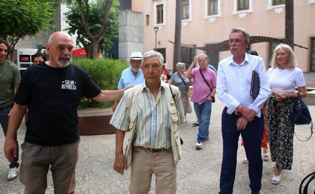 Homenaje en la UMU a dos de los últimos guerrilleros antifranquistas: «Dejaban los cadáveres en las cunetas para meternos miedo»