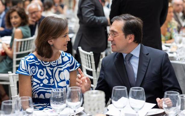 The Ministers of Industry and Foreign Affairs, Reyes Maroto and José Manuel Albares, this Thursday at a ceremony in Malaga.