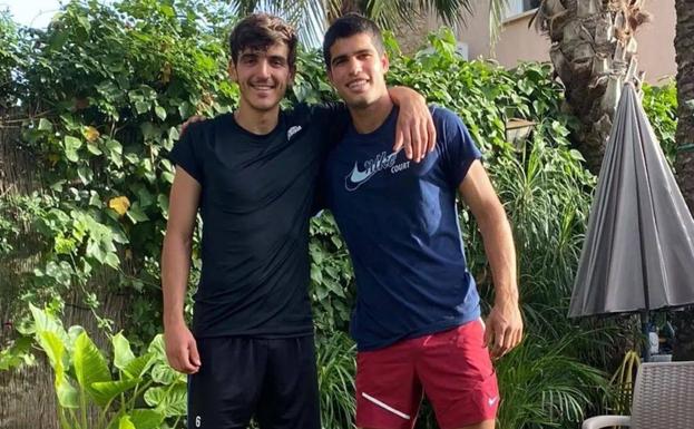 Carlos Alcaraz y Gonzalo Villar se juntan en una «dura» sesión de entrenamiento