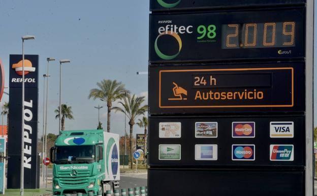 Los gasolineros avisan de que el carburante podría rebasar los 3 euros este verano