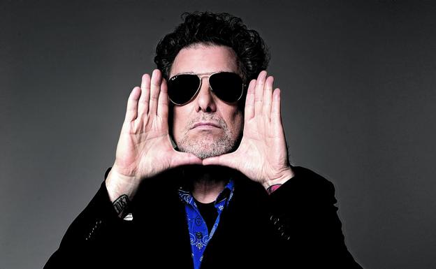 Andrés Calamaro: «El camino recorrido se olvida, no practico la nostalgia»