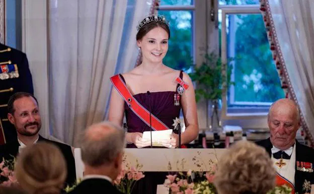 Ingrid de Noruega se 'corona' ante la realeza europea
