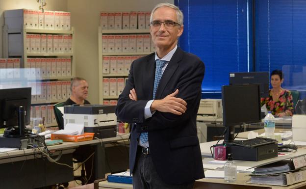 Fernando Vélez Álvarez: «El trabajo afecta a la persona, la familia y la integridad psicológica; debe desarrollarse con dignidad»