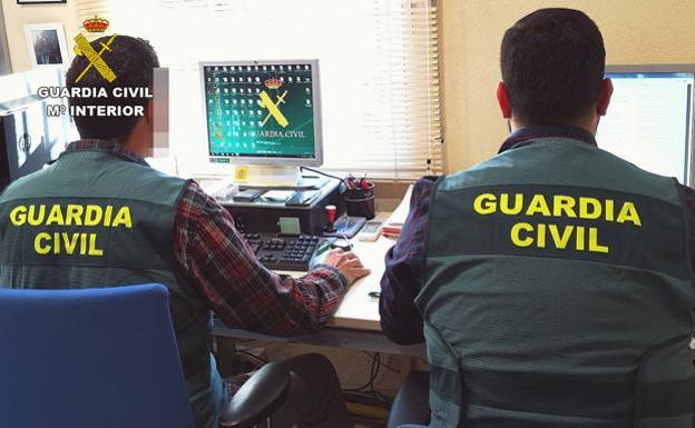 La Guardia Civil implica a cuatro ciberdelincuentes de la Región de Murcia y Málaga por estafar 12.500 euros
