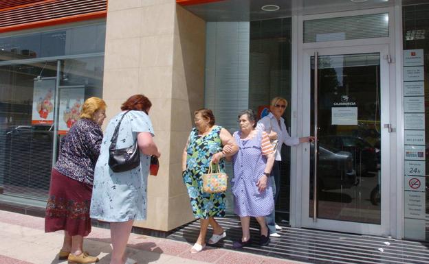 Qué día pagan los bancos la paga extra de verano 2022 a los pensionistas