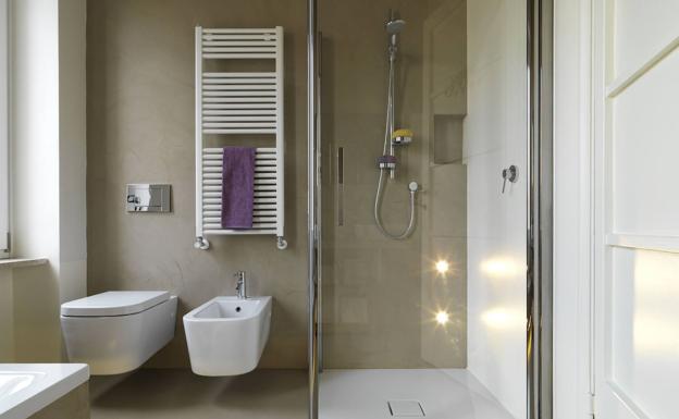 El truco ideal para blanquear el lavabo y el plato de ducha de tu cuarto de baño