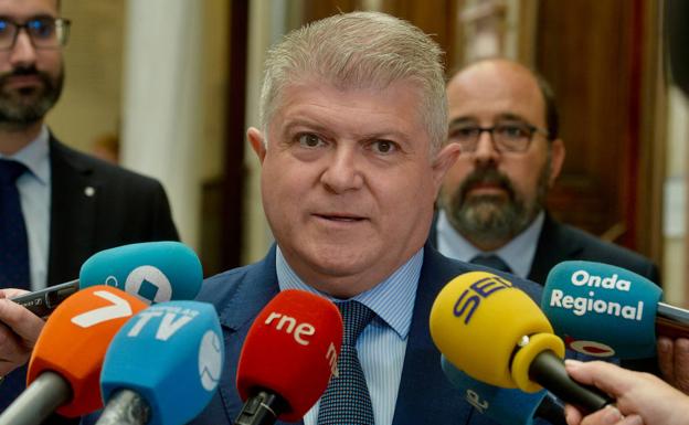 Vélez pide a la ministra Ribera que reconsidere su decisión de instalar la Oficina del Mar Menor en Murcia