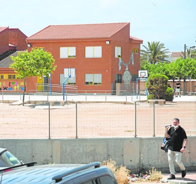 La comunidad escolar de La Manga da su visto bueno al centro multiusos