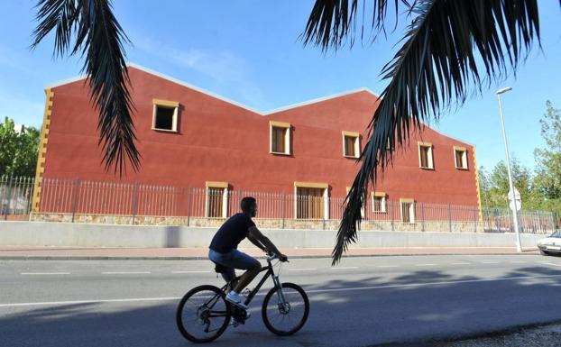 La peña La Contraparada de Murcia tiene un mes para derribar su sede por ocupación ilegal de terrenos