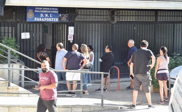 Refuerzan la plantilla de Policía Nacional en la Región de Murcia para la expedición del DNI y pasaportes