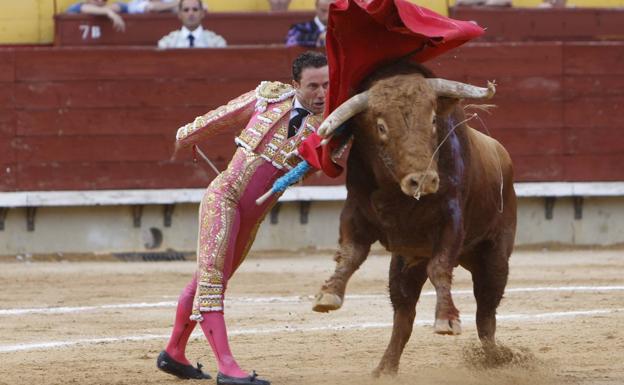 Rafaelillo no saca partido de unos flojos miuras en Castellón