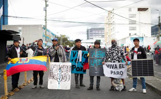 A group of people who have participated in the protests of recent days in Quito.