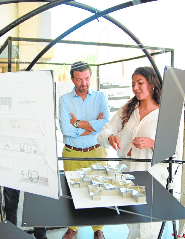 Diseño joven para el centro del metal de Cartagena