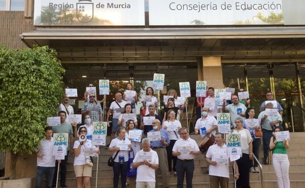 Anpe denuncia las «elevadas ratios» y exige que se cubran las bajas