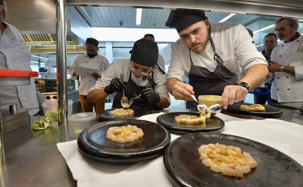 Los cocineros jóvenes de la Región de Murcia se baten en el concurso de Jecomur