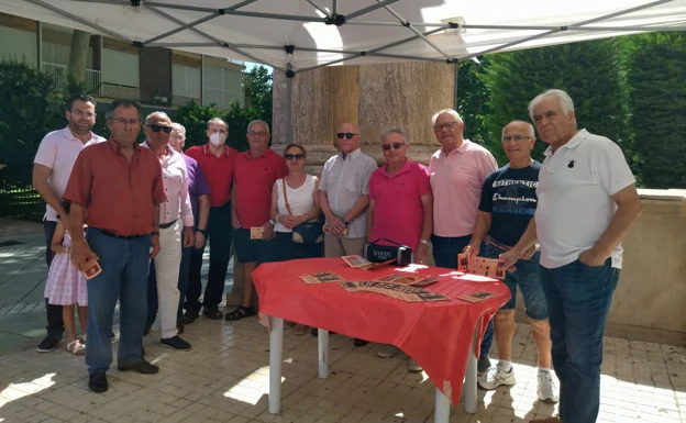 Members of the Pepín Jiménez bullfighting club, with the bullfighter (5th from left) during the 130th anniversary celebration.