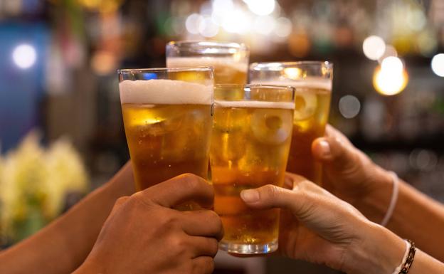 ¿Cuántas cervezas diarias hay que beber para que se considere alcoholismo?