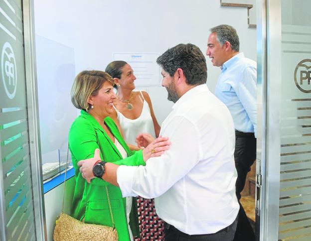 Bendodo: «Feijóo quiere gobernar en España como hace Miras en la Región»