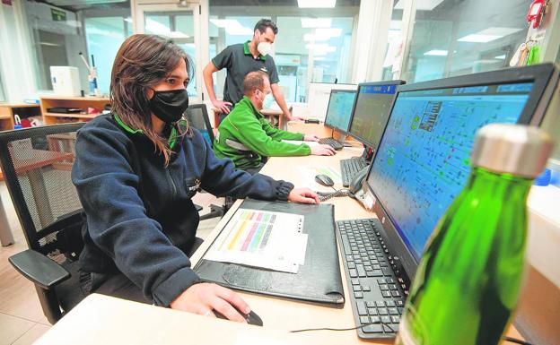 Darias pide volver a usar la mascarilla en interiores ante el repunte de casos