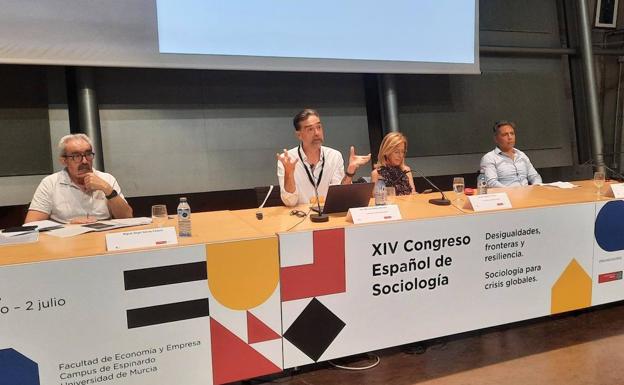 Los sociólogos advierten de que la pobreza tiene su origen en la desigualdad