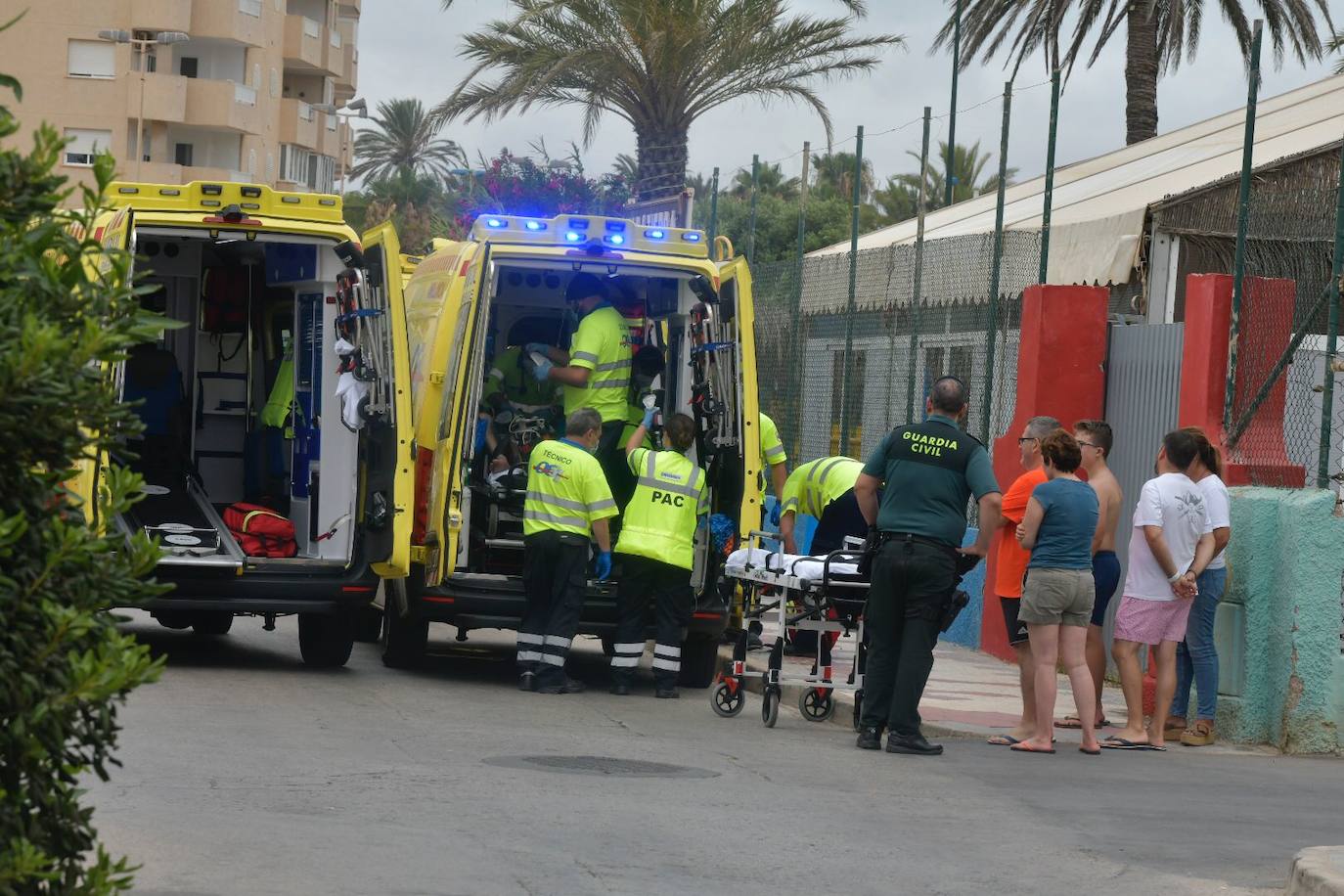 Un hombre en estado crítico por inhalación de humos en un incendio en La Manga