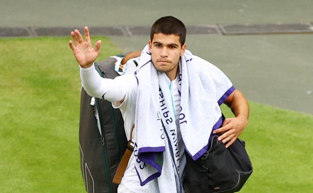 «Salí a la pista nervioso y empecé mal ante uno de los mejores», admite Carlos Alcaraz