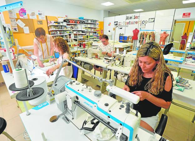 Mujeres en riesgo de exclusión social de Murcia encuentran «un trampolín» laboral en Proyecto Abraham