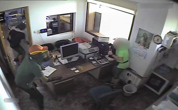 Detenidos los dos autores de varios atracos a gasolineras en Mula y Pliego