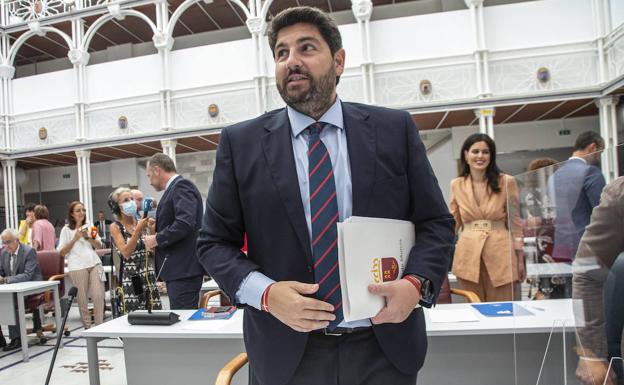 Fernando López Miras es el líder más conocido, más valorado y el único que aprueba