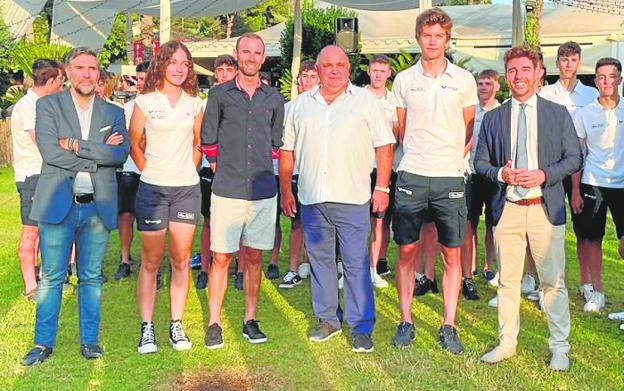 Valverde, con los chicos de su equipo