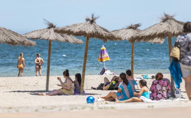 Esto es lo que pasa si te vas de vacaciones estando de baja