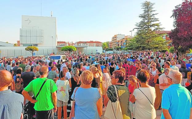 Yecla vuelve a echarse a la calle para exigir una sanidad de calidad