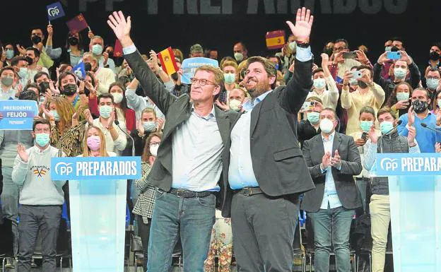 Alberto Núñez Feijóo and Fernando López Miras, at the event held in Murcia last March.