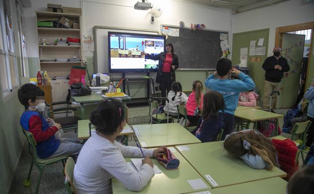 La retirada de la mascarilla apenas tuvo efecto en los contagios en colegios e IES de la Región de Murcia