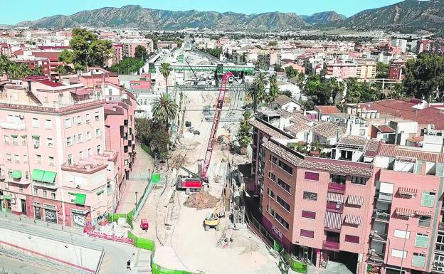 Adif pisa el acelerador