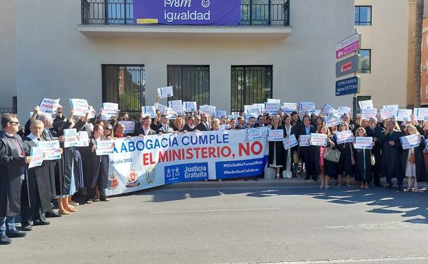 Los colegios de abogados de la Región de Murcia reclaman al Ministerio mejoras en el turno de oficio