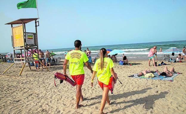 Los socorristas regresan a seis playas del interior de la Región